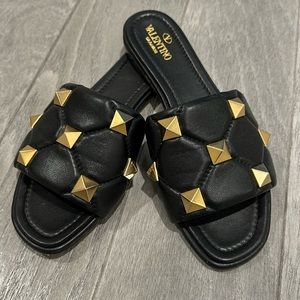 Valentino Roman Stud Garavani Slide black excellent condition. Worn twice no box